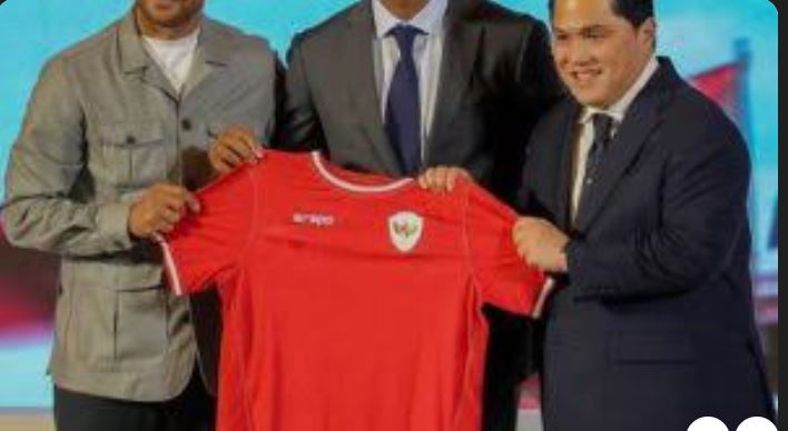 Patrick Kluivert Menang