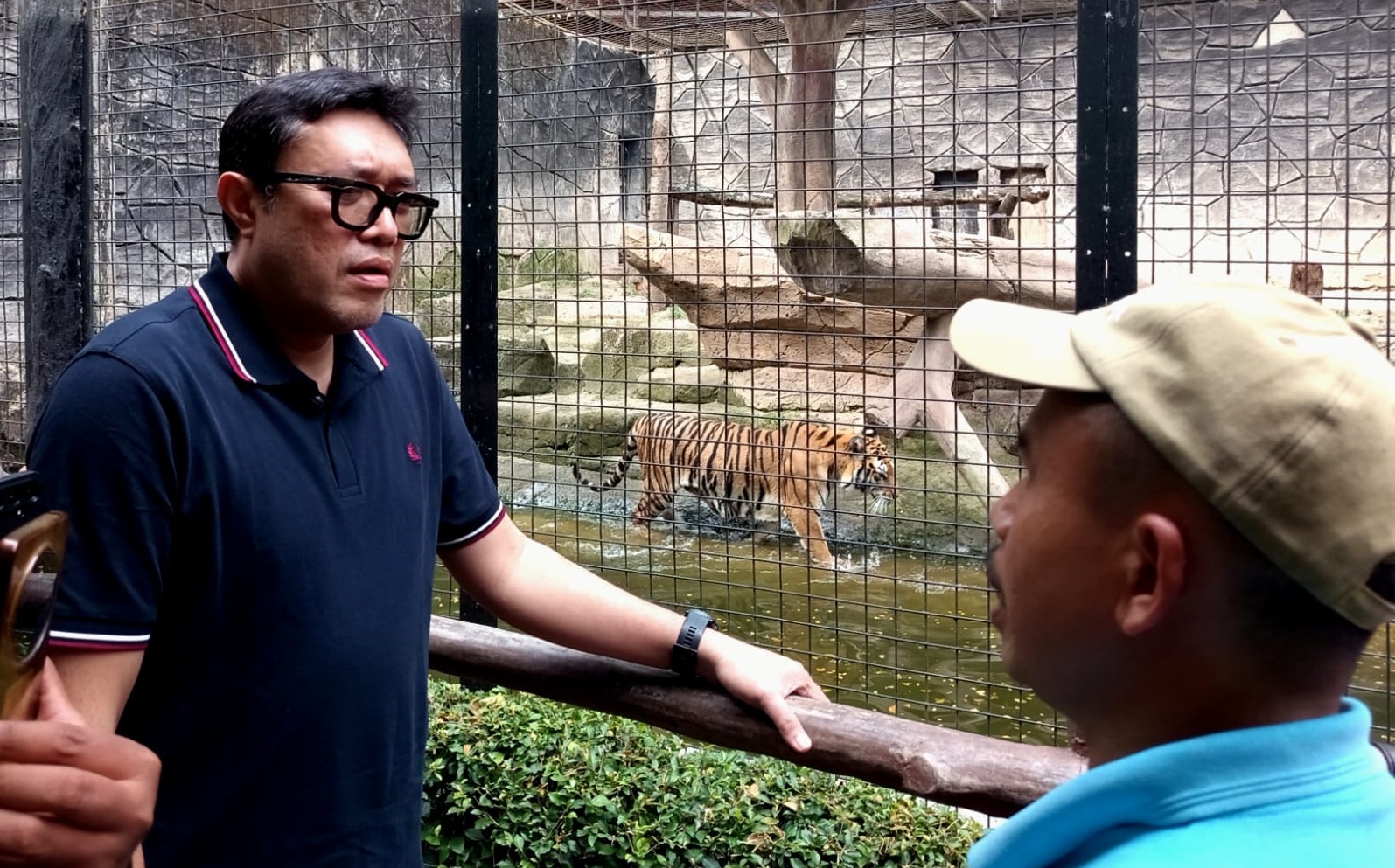 Krisis manajemen di Bandung Zoo kini memasuki babak baru mengkhawatirkan. Wakil Ketua DPRD Jawa Barat, Ono Surono, melontarkan kritik tajam