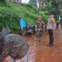 Hujan deras picu banjir dan longsor di delapan kecamatan Bandung. Infrastruktur buruk dituding jadi penyebab utama penderitaan warga