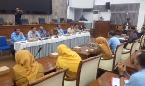 Direktur Utama PDAM Tirta Intan Dr Dadan Hidayatulloh buka suara soal polemik kenaikan biaya admin dan tuntutan penghapusan biaya sistem vendor.