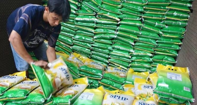 Rakyat makin miskin dan daya beli anjlok parah memaksa Bulog segera meluncurkan Beras SPHP kemasan mini dua kilogram segera.