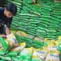 Rakyat makin miskin dan daya beli anjlok parah memaksa Bulog segera meluncurkan Beras SPHP kemasan mini dua kilogram segera.
