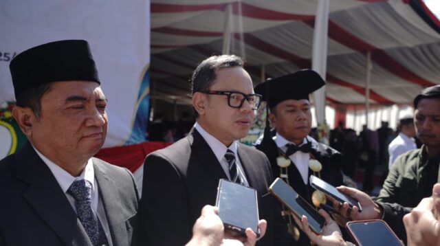 Bupati Garut Dan Wamendagri Hadiri Wisuda Uniga Ke- XLIV
