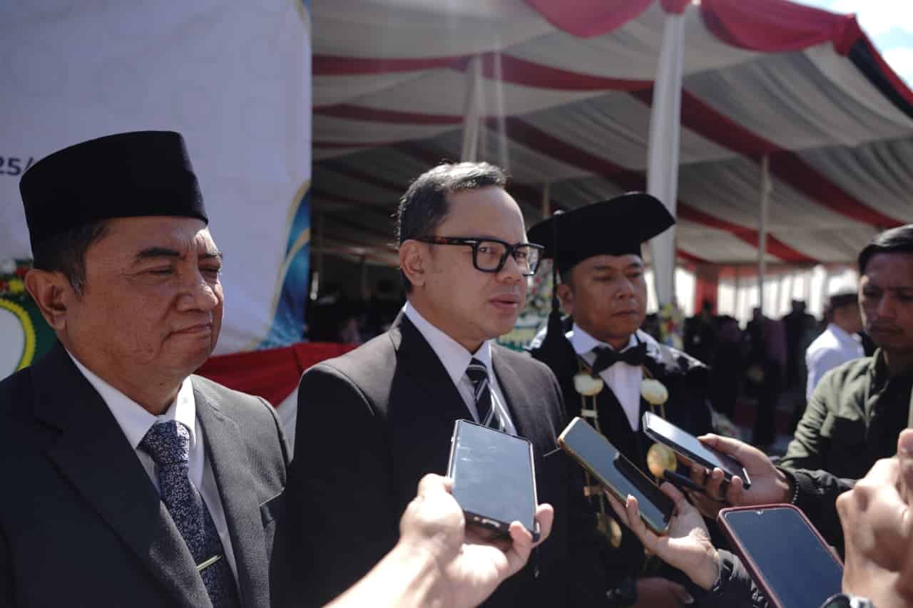 Bupati Garut Dan Wamendagri Hadiri Wisuda Uniga Ke- XLIV